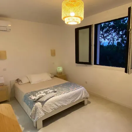 Isolella A 50 M De La *