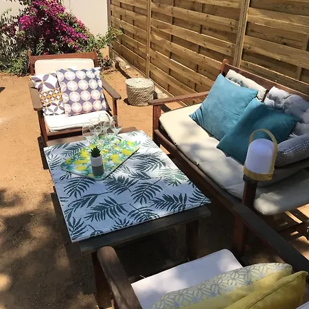 Isolella A 50 M De La *