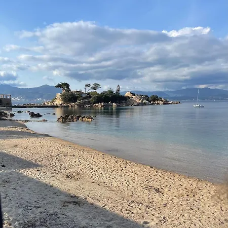 Isolella à 50 M De La