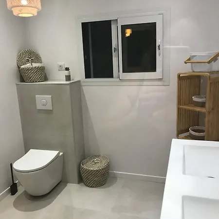 Isolella A 50 M De La *