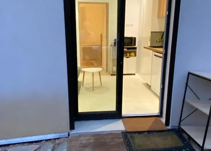 Isolella A 50 M De La * Pietrosella