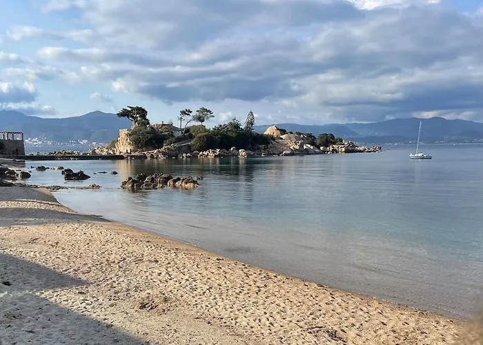 Isolella A 50 M De La