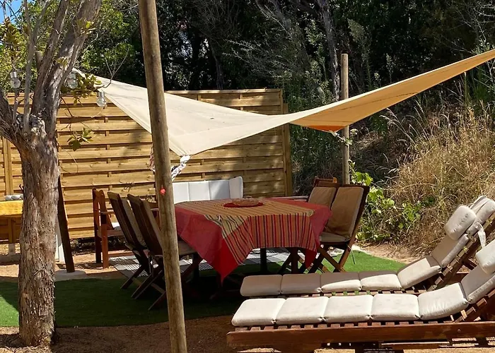 Isolella à 50 M De La